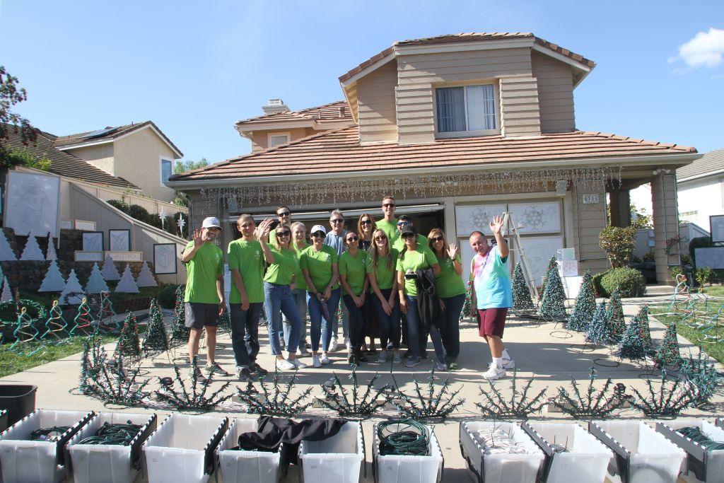 SDG&E employees help set up Belardo Lights