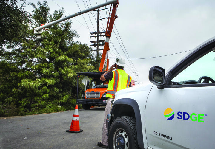 SDG&E working on tree trimming for vegetation management team 